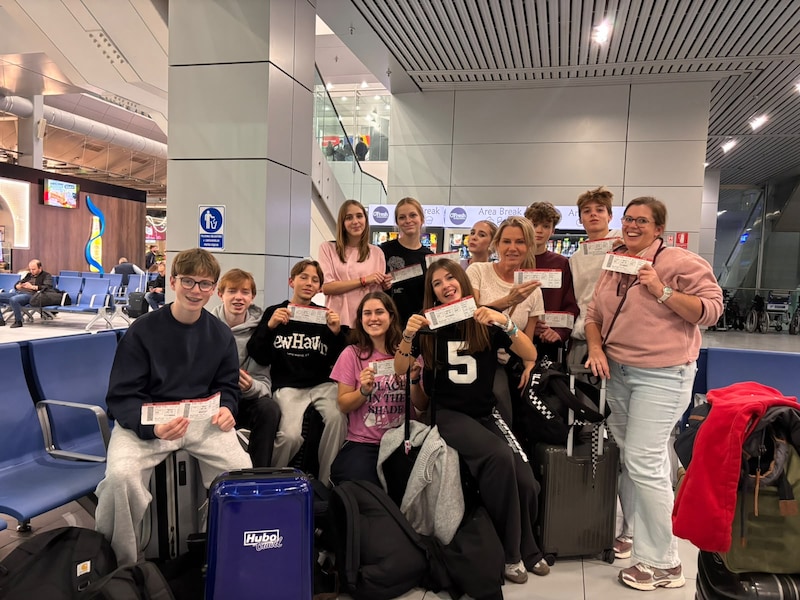 Gestrande klas uit Lier is na omweg via Istanboel en met twee dagen vertraging veilig geland in Brussel: “Morgen kunnen we gewoon weer naar school”
