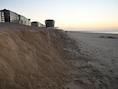 KIJK. Zandkliffen van meer dan een meter hoog op het strand van Middelkerke