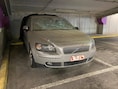 Spookauto staat al meer dan jaar op parking van Wijnegem Shopping Center: “We mogen hem niet zomaar weghalen”