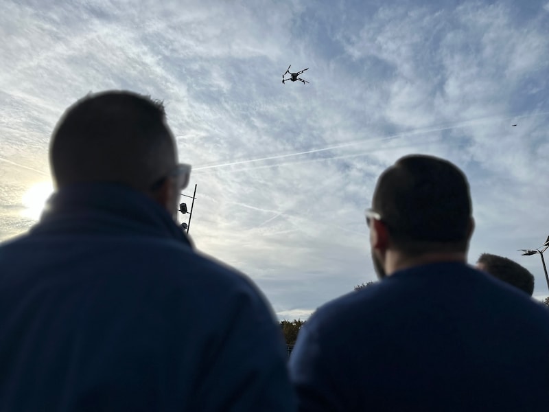 Drone helpt politie gezochte drugsverdachte (24) na vlucht door steegjes te vatten
