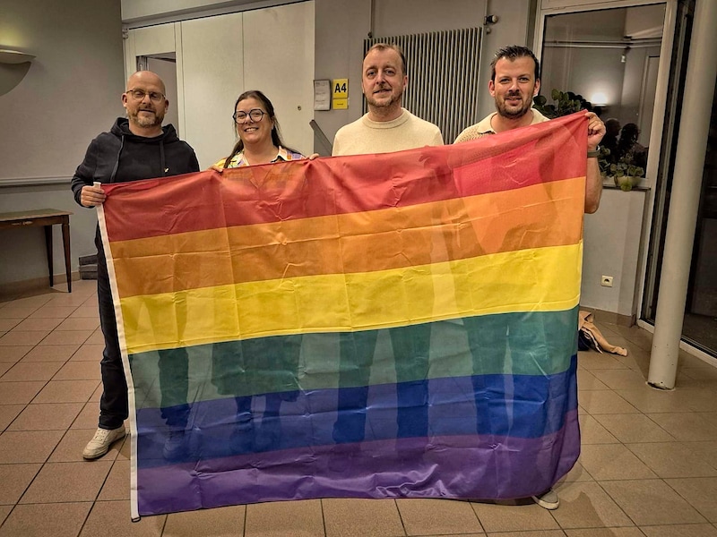 Vooruit, CD&V en Team 2030 kopen nieuwe regenboogvlag voor Wervik: “Iedereen is welkom”