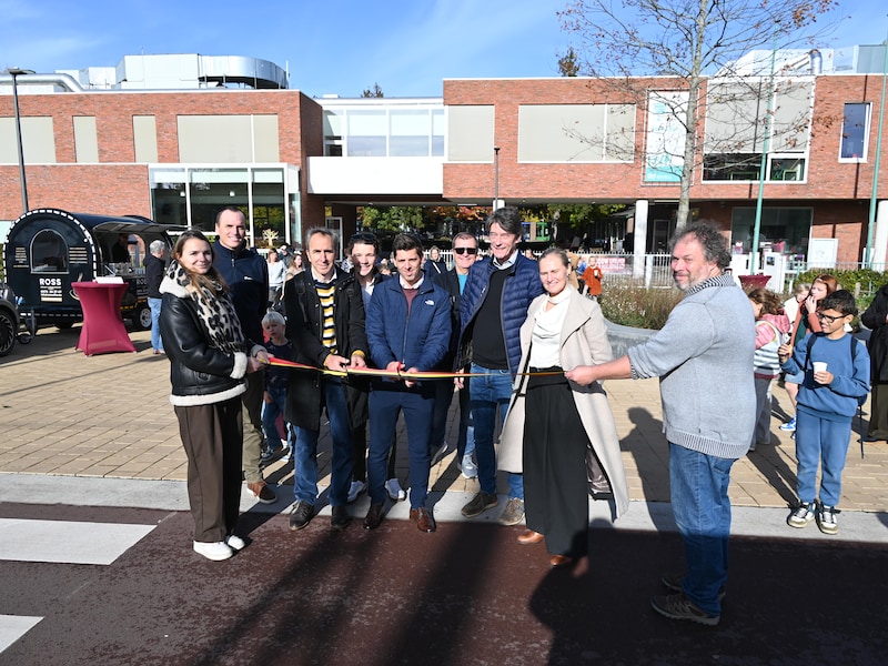 Stationsomgeving van Zwijndrecht krijgt grondige make-over met fietsstraat, schoolplein en parking