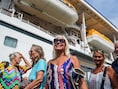 Opvarenden vroeg gestrande ‘oneindige’ cruise getuigen: “Onze droom valt in duigen, er zijn al veel tranen gevloeid”