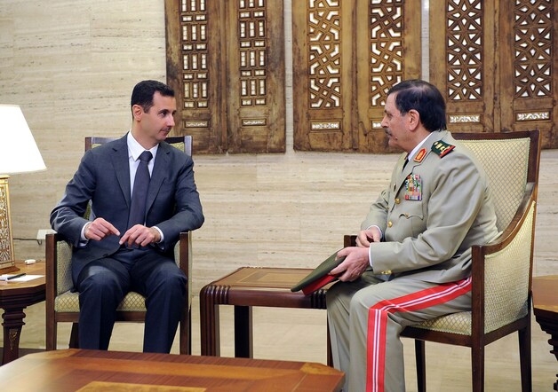 Syrisch president Bashar al-Assad met zijn kersverse minister van Defensie Fahad Jassim al-Freij.