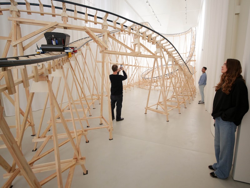 Van dodo’s tot zeven meter hoge rollercoaster: Abby brengt Kortrijkse schilder Roelant Savery tot leven