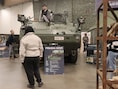 Meer dan 60 militairen laten bezoekers kennismaken met Defensie in ’t Bau-huis: “Technische profielen zijn dringend nodig”