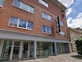 Nieuwpoort maakt theaterzaal De City toegankelijker met nieuwe trapleuningen