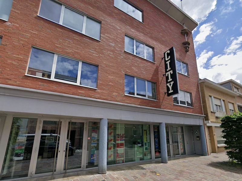 Nieuwpoort maakt theaterzaal De City toegankelijker met nieuwe trapleuningen