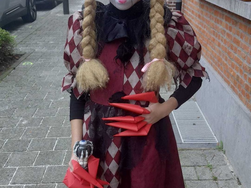 Annabel toont haar griezeligste outfit voor Halloween in Mortsel