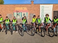 Basisschool De Ham deelt gratis fluohesjes uit: “Verkeersveiligheid begint bij samen verantwoordelijkheid opnemen”