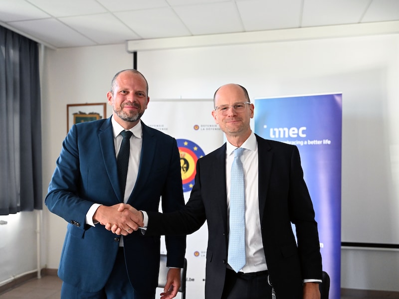 Minister van Defensie Theo Francken (N-VA) kwam met belangrijk nieuws naar de kazerne in Heverlee: “Nieuwe technologieën zijn het verschil tussen leven en dood”