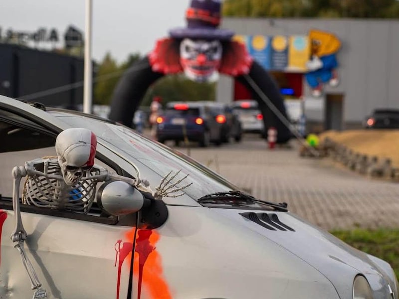 Bibberen tussen het schuim en de borstels: Soft & Shine verandert opnieuw in griezelcarwash voor Halloween