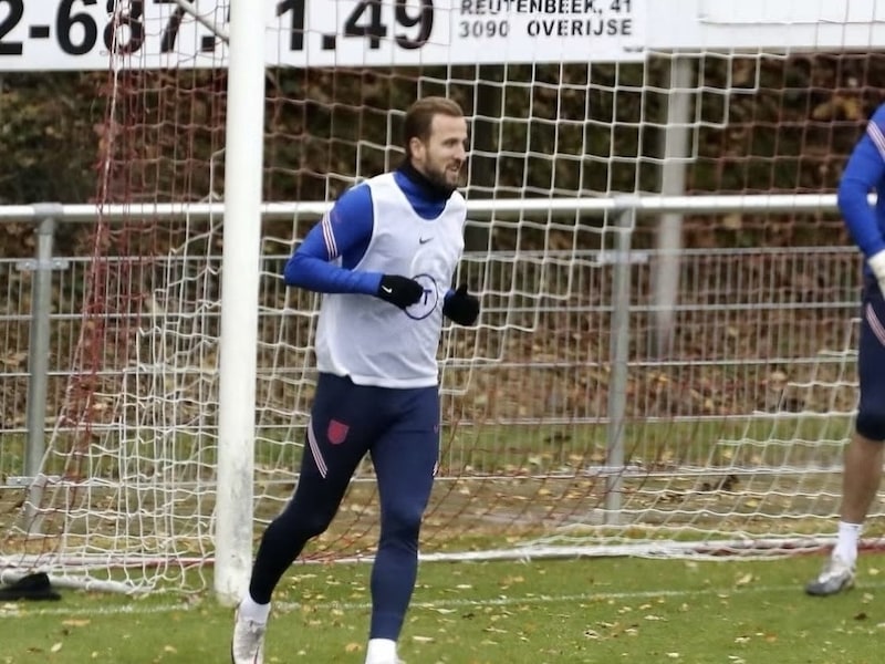 Ballon d’Or-winnaar Harry Kane trainde ooit op het veld van Tempo Overijse: “De Engelsen oefenden tijdens corona stilstaande fasen bij ons”