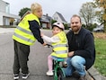 Met mascotte Grabbie op de rug veilig de straat op: gemeente deelt 1 400 fluohesjes uit aan plaatselijke schoolkinderen
