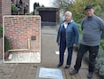 Huizen van Maria (70) en buurman (69) zakken beetje bij beetje weg, nu lekt ook gasleiding nog: “Verzekering komt pas tussen als de boel ontploft”
