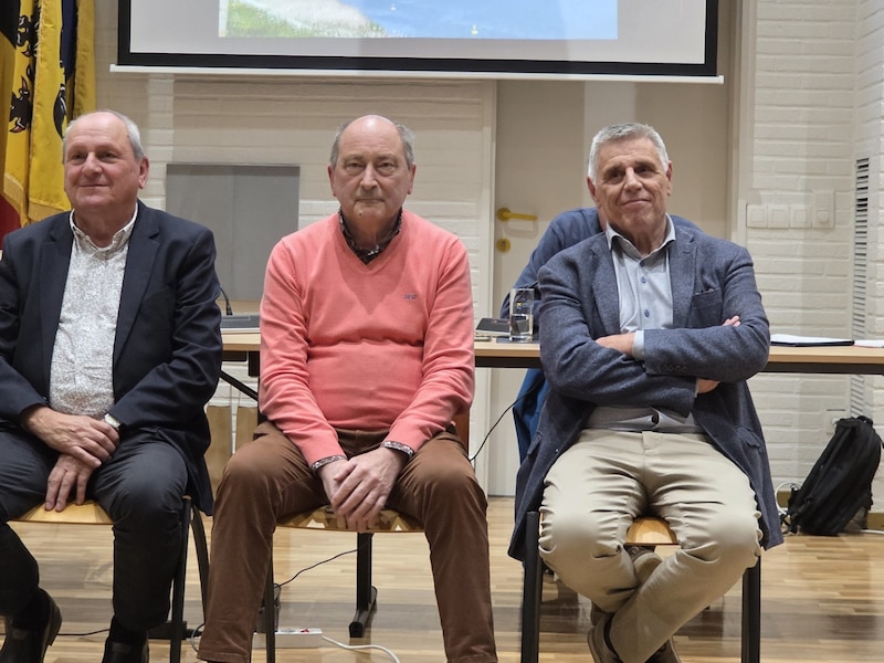 Drie voormalige schepenen krijgen eretitel voor jarenlange inzet in Kapelle-op-den-Bos