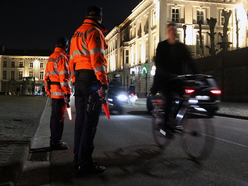 Gentse politie heeft weinig werk tijdens controle op fietsverlichting: “Stonden met onze vingers te draaien”