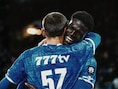 Vier spelers van KAA Gent delen woensdag handtekeningen uit in de fanshop: ook korting op retrocollectie