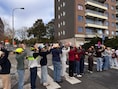 300 Gentse kinderen vormen indrukwekkende mensenketting om 400 boeken te verhuizen: “Ze komen hier zelf zo vaak”