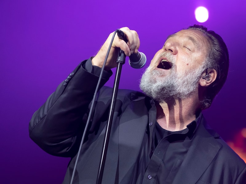 “Ik laat niet met mij sollen. Dat zijn ze in Hollywood niet gewend”: topacteur Russell Crowe maakt eigenlijk liever rockmuziek