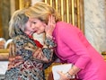 Een ingeving van het moment. Waarom Chris Lomme koningin Mathilde plots een zoen gaf: “Protocol, dat is toch iets van 100 jaar geleden?”