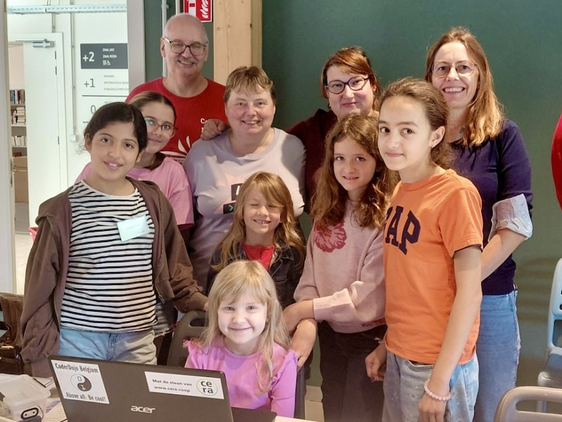 Bibliotheek ontvangt CoderDojo 4Girlz: “Ook meisjes maken kennis met programmeren”
