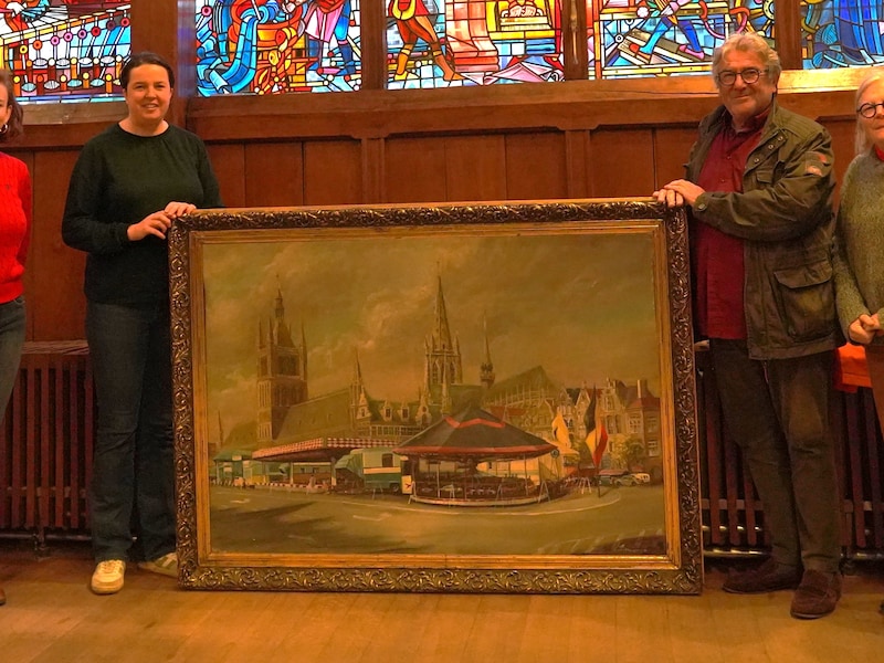 Onbekende Descamps vereeuwigde Ieperse kermis met botsauto’s: schilderij geschonken aan Yper Museum