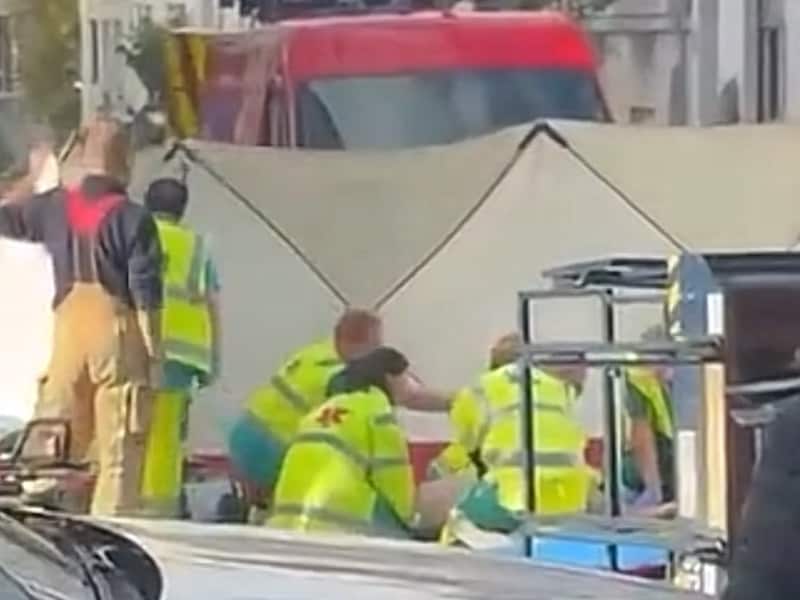 Arbeider levensgevaarlijk gewond nadat hoogtewerker kantelt bij het lossen van vrachtwagen in Gent