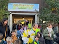 “Wij zijn Villa Zonnebloem!”: 200 leerlingen trekken al zingend en trommelend naar nieuwe schoolgebouw in Mechelen