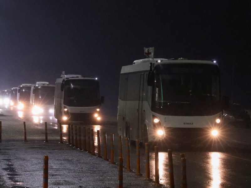 Inwoners verlaten bezette stad Olesjky: “Sommige bussen trekken richting Oekraïne, andere naar Rusland”