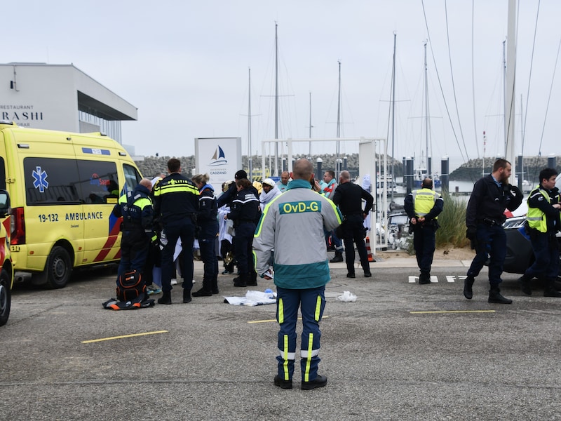 Bootje met bijna 40 vluchtelingen voor Nederlandse kust: “Dit is uitzonderlijk, we hebben plicht ze op te vangen”