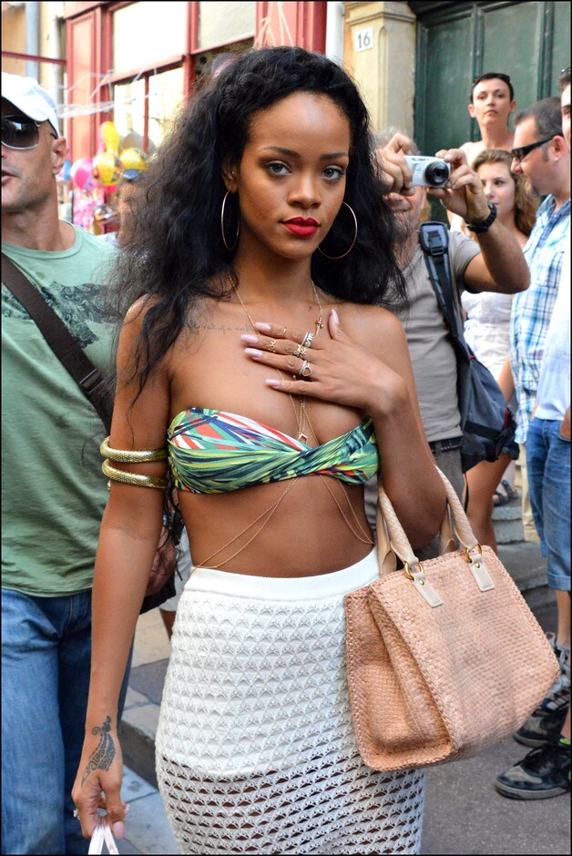 Rihanna feest, rust en shopt in Saint-Tropez.