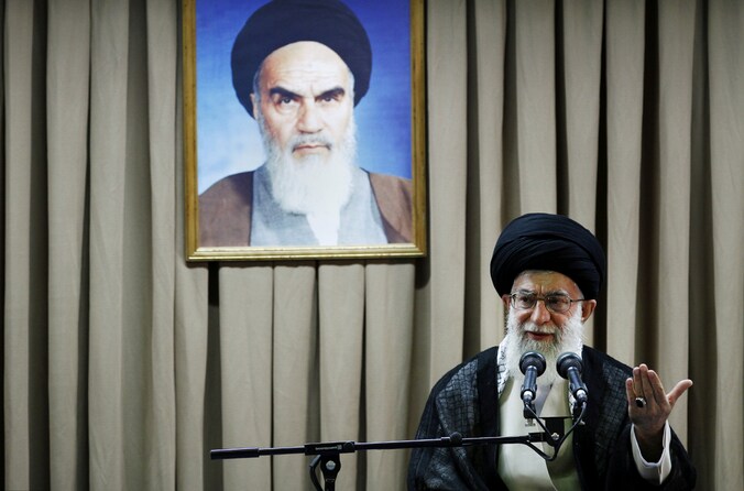 Ayatollah Khamenei zei vorig jaar dat het bezit van atoomwapens "een zonde'" is.