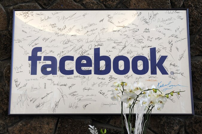 Handtekeningen van de eerste 200 werknemers van Facebook in de inkomhal van de kantoren in Palo Alto, Californië.