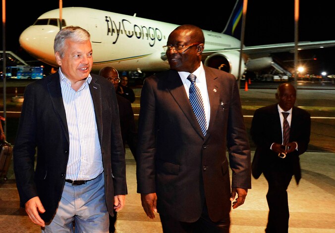 Minister Didier Reynders bij zijn aankomst in Kinshasa.
