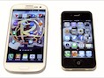 Een Samsung Galaxy S3 en een Apple iPhone.