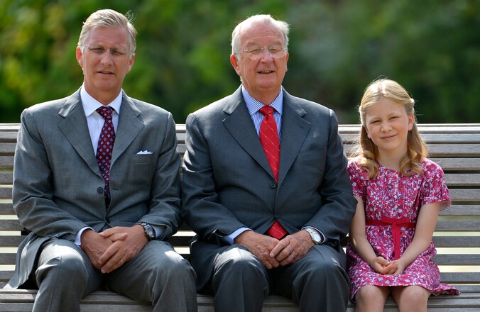 Kroonprins Filip, naast koning Albert II en prinses Elisabeth.