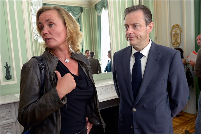 Antwerps schepen voor Loketten Liesbeth Homans (N-VA) naast burgemeester Bart De Wever.