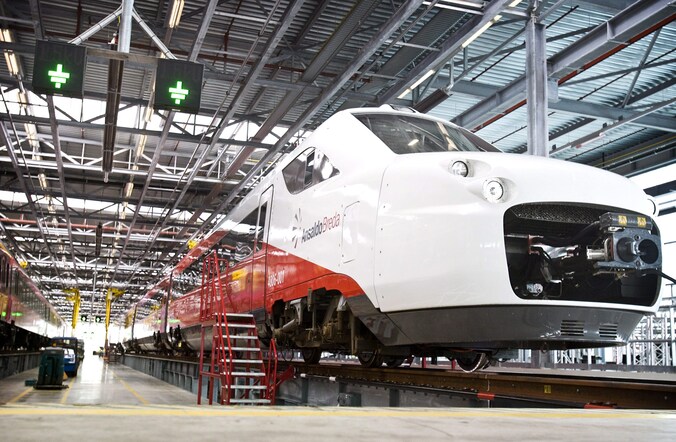 De nieuwe Fyra-trein in het onderhoudsstation.