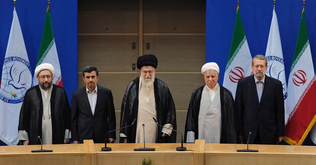Ali Larijani (rechts), de voorzitter van het Iraanse parlement.