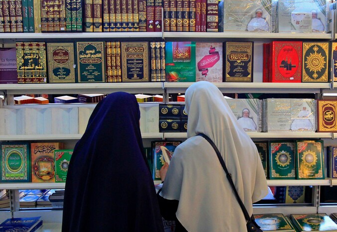 Archiefbeeld van enkele moslima's op een moslimbeurs in Brussel.