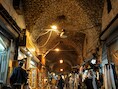 De eeuwenoude souk (markt) van Aleppo, die deels is verwoest door de burgeroorlog.