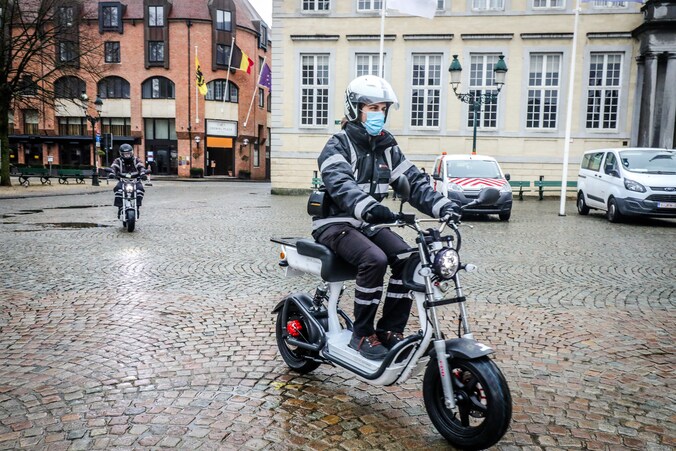 Deze controleurs checken voortaan in Brugge of je betaald hebt om te ...