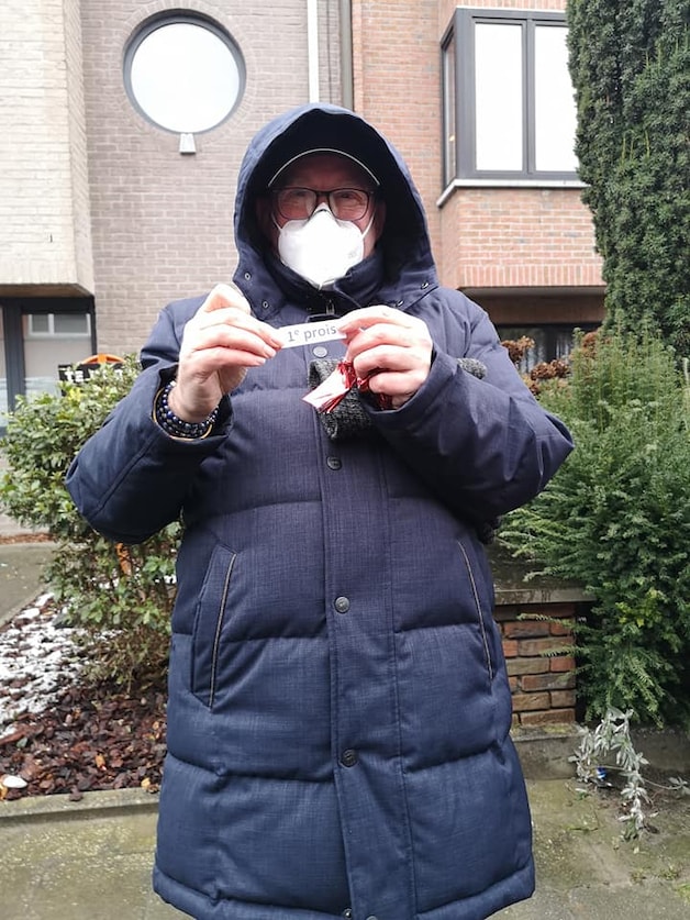 Toch een (mini-)ajuinworp: Aalstenaars gooien 500 ajuintjes uit hun ...