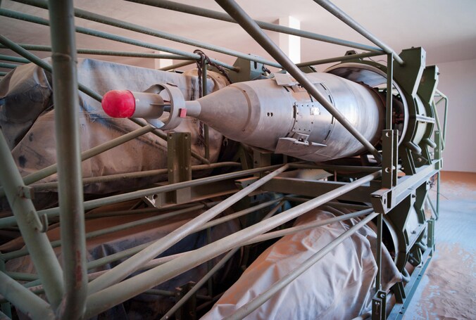 De bommen en mortieren werden in een speciaal daarvoor gebouwde oven verbrand in een afgelegen deel van de woestijn.
