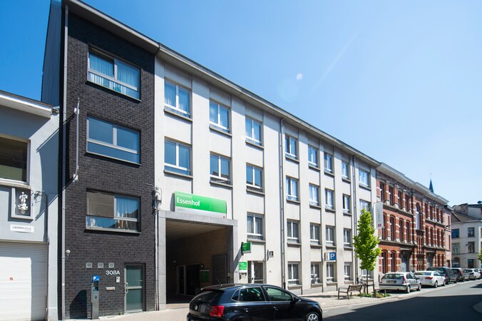 Stad herschikt en renoveert noodwoningen, Groen vreest voor lot ...