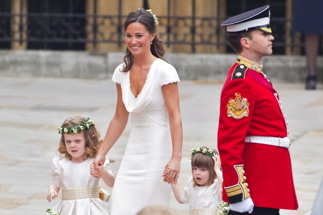 Pippa Middleton in de witte jurk waarmee ze wereldwijd bekend werd.