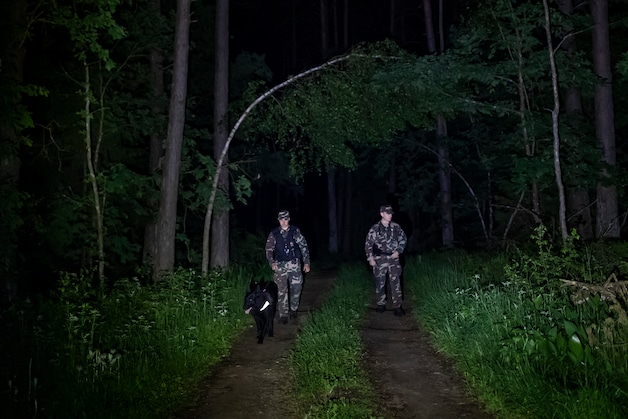 De Litouwse grenscontrole patrouilleert langs de grens met Wit-Rusland.