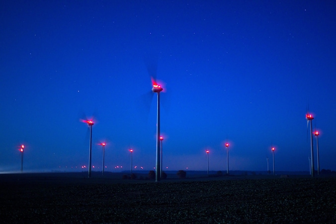 "De windsector kan een motor voor groei, voor banen en voor export zijn, maar niet als de overheid investeerders wegjaagt", klinkt het bij de EWEA, de Europese Vereniging voor Windenergie.