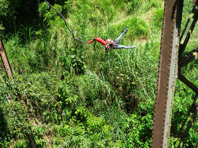 Vrouw (25) maakt per ongeluk fatale sprong na bungeejumpen van viaduct ...